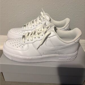 Nike Men’s White Leather Sneakers